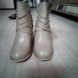 Journee Collection boots